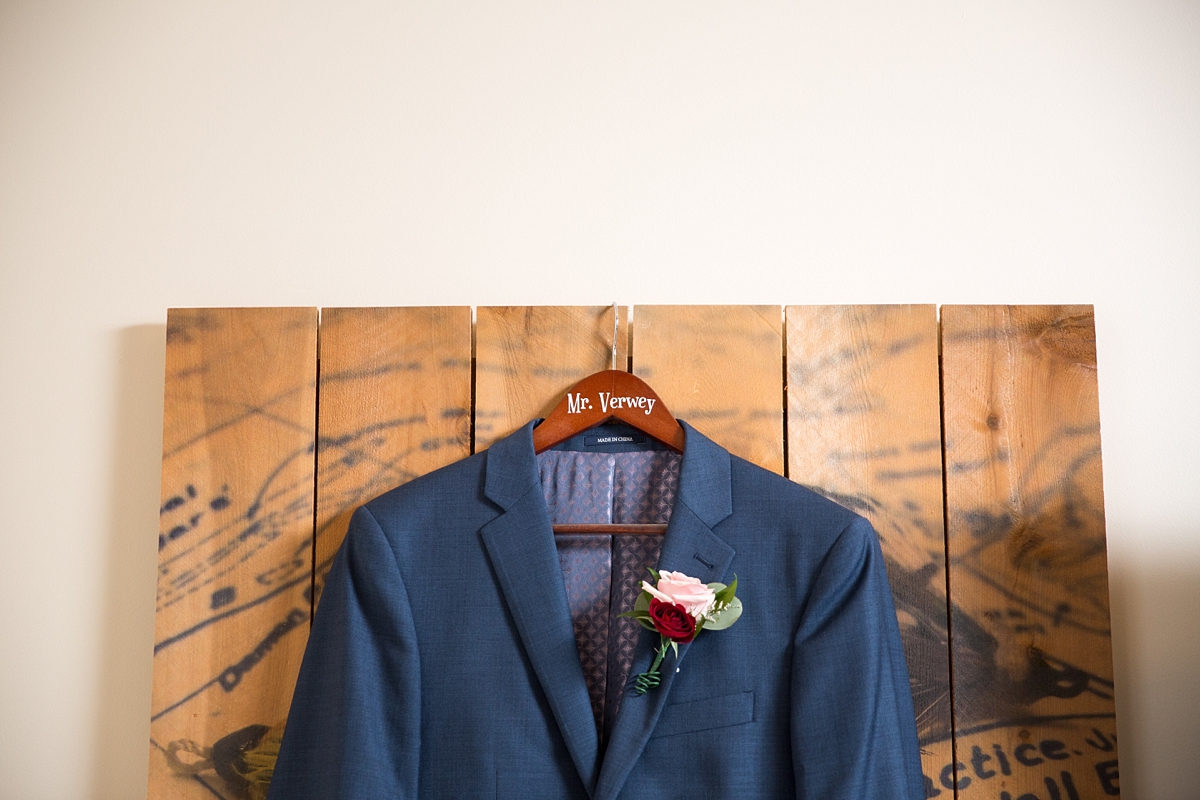 travis floral, tailwater lodge, altmar, ny, wedding, sarah heppell photography, jos a banks