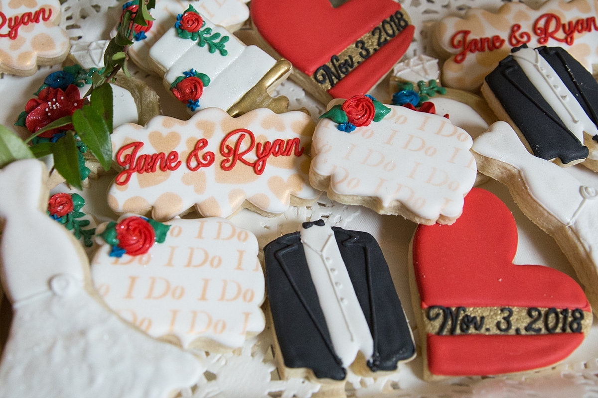 wedding day customized sugar cookies, bride and groom sugar cookies, customized wedding date sugar cookies